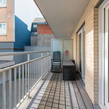By The In With Terrace Apartment *
