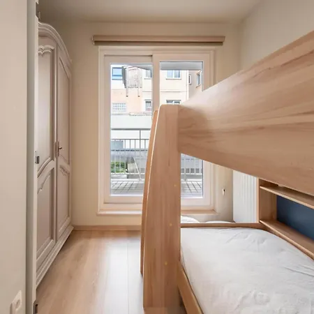 By The In With Terrace Apartment