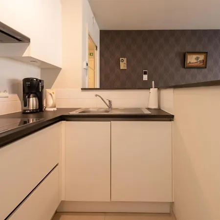 By The In With Terrace Apartment