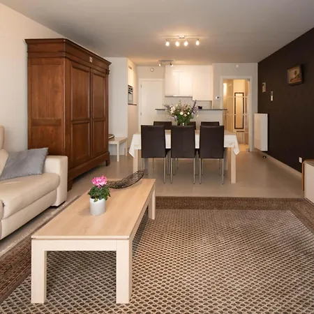 By The In With Terrace Apartment *