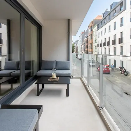 By The In With Terrace Apartment *
