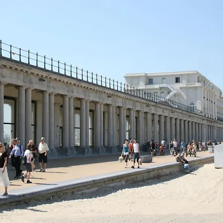 By The In With Terrace شقة *