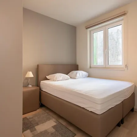 By The In With Terrace أوستيند