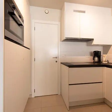 By The In With Terrace شقة *