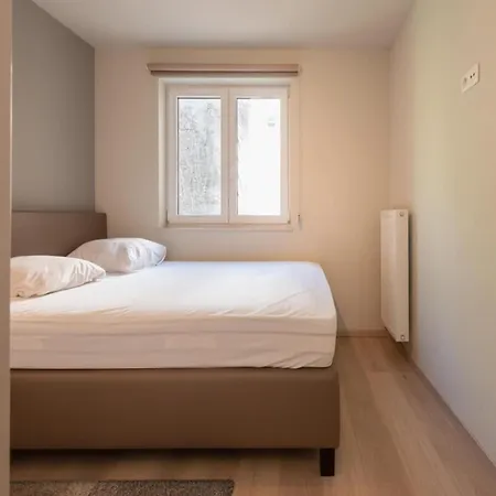 By The In With Terrace شقة أوستيند